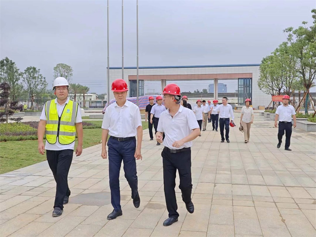 到潮州技师学院调研.jpg