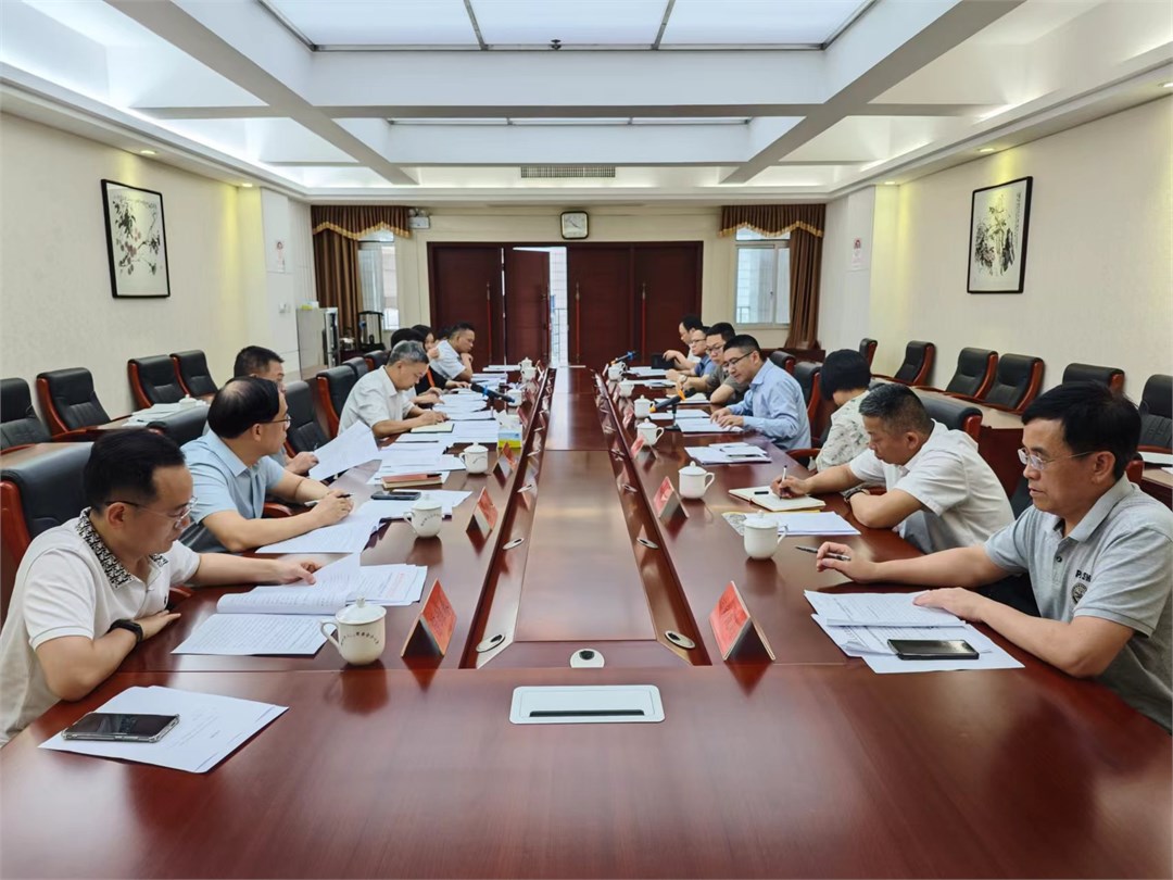 召开座谈会.jpg